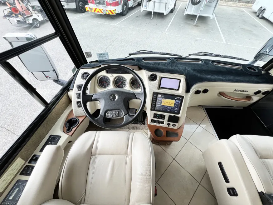 2014 Itasca Meridian 36M | Photo 7 of 30