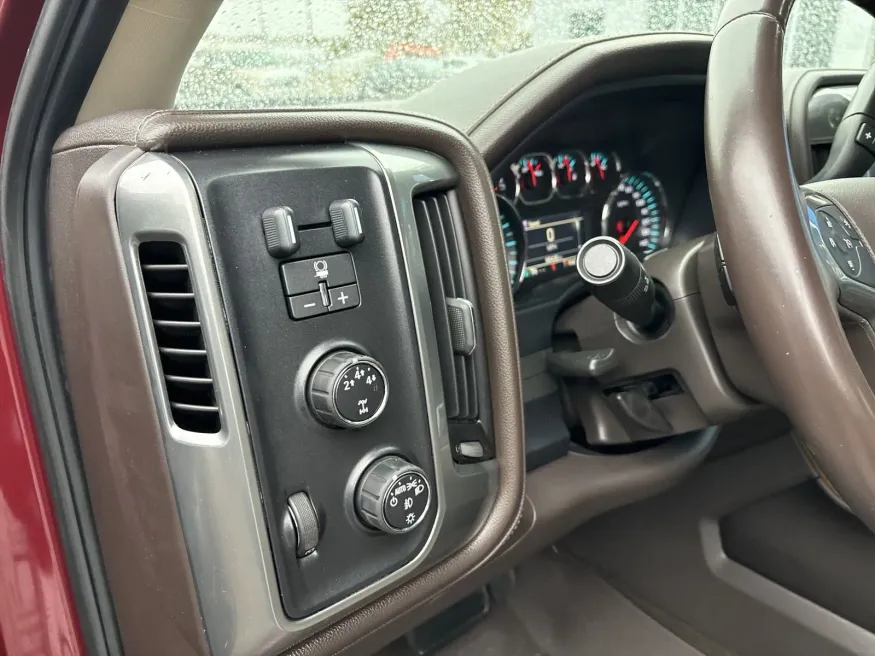 2015 Chevrolet Silverado 2500HD LTZ | Photo 11 of 20