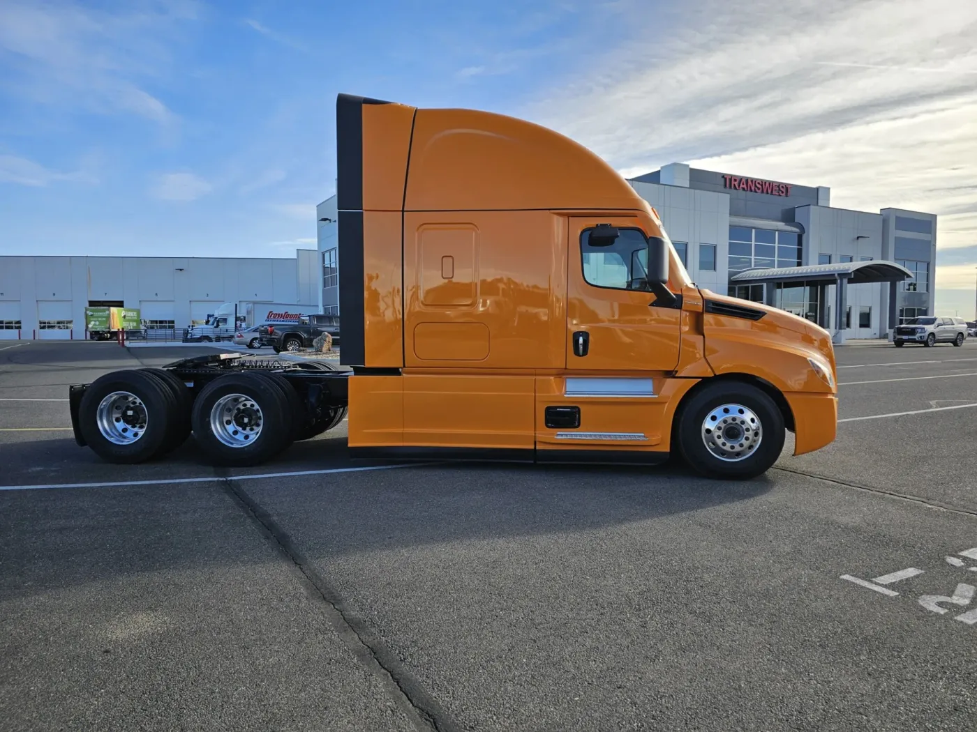 2025 Freightliner Cascadia 126 | Photo 5 of 22