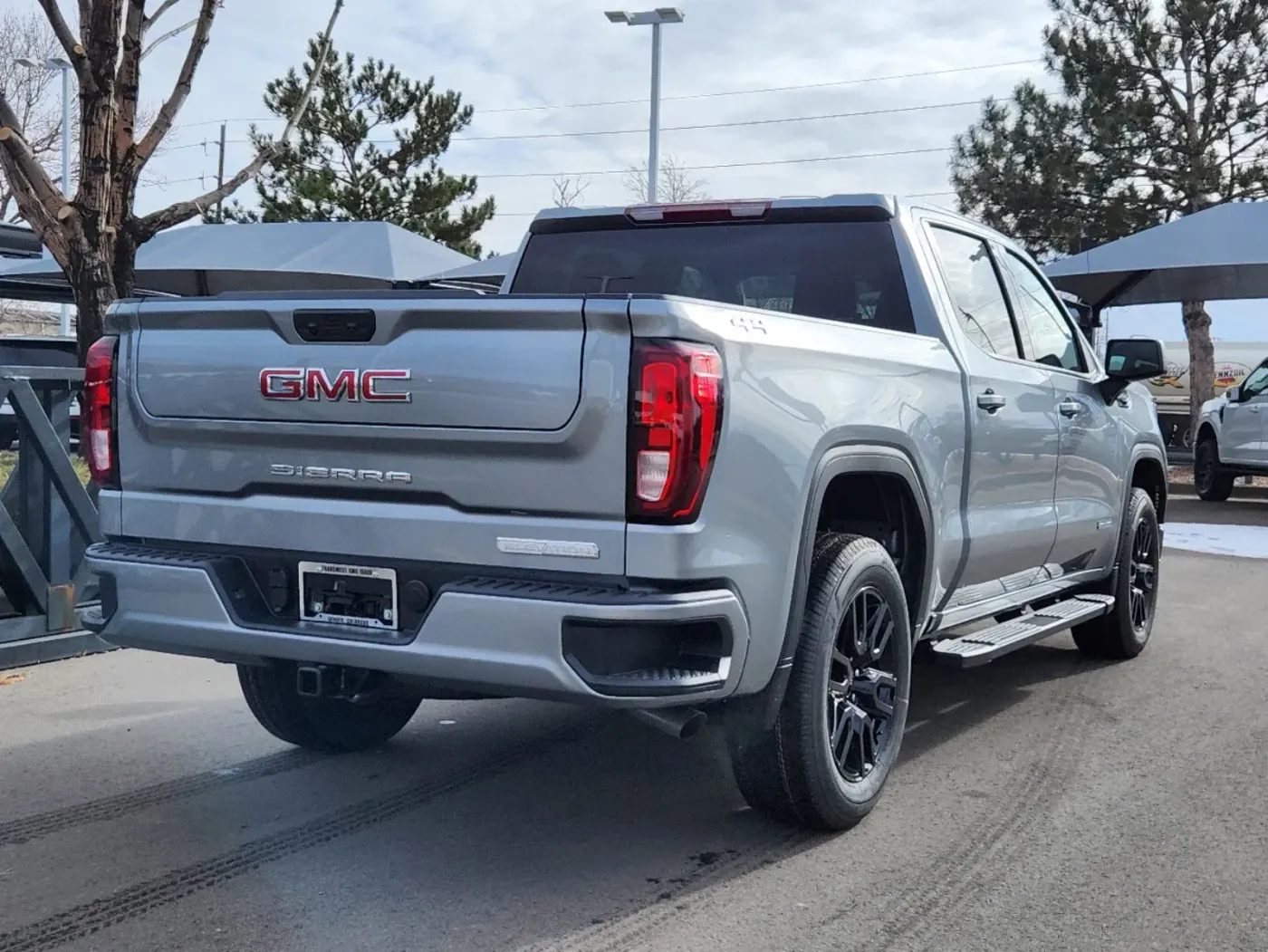 2025 GMC Sierra 1500 Elevation | Photo 2 of 31