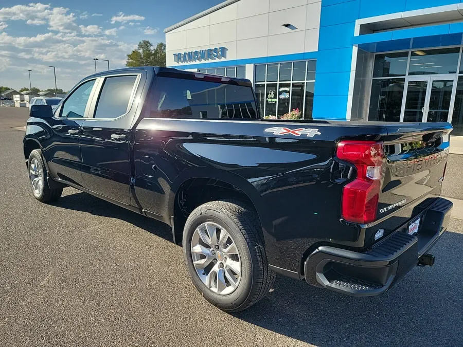 2025 Chevrolet Silverado 1500 Custom | Photo 2 of 18