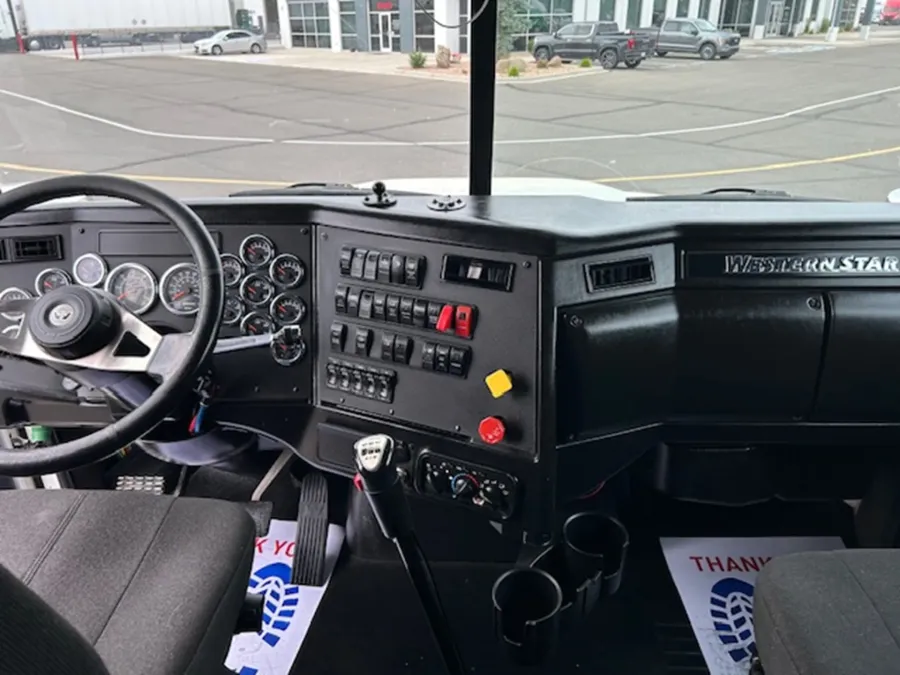 2020 Western Star 4900SA | Photo 14 of 18