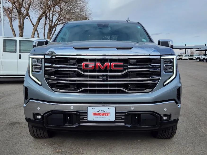 2025 GMC Sierra 1500 SLT | Photo 4 of 32