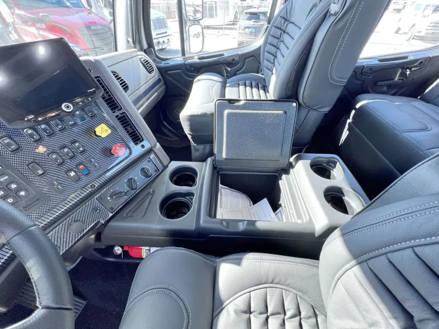 2023 Freightliner M2 106 Summit Hauler | Photo 10 of 26