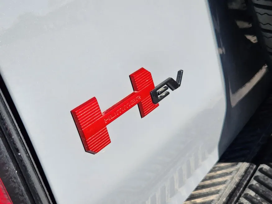 2025 GMC HUMMER EV SUV 2X | Photo 14 of 30