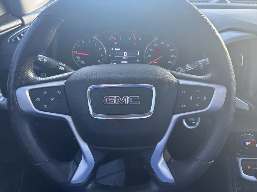 2023 GMC Terrain SLE | Photo 18 of 22