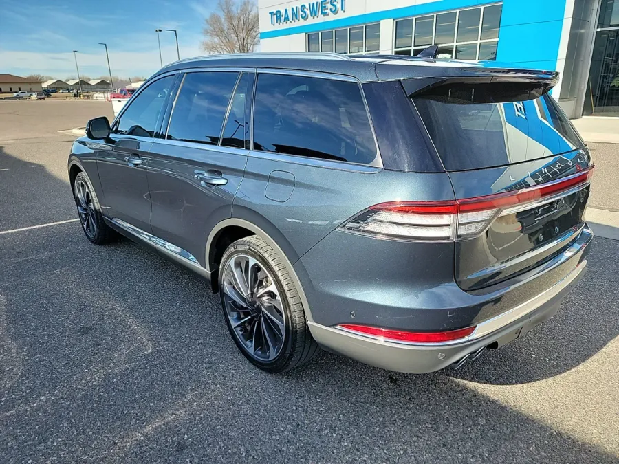 2021 Lincoln Aviator Reserve | Photo 2 of 19