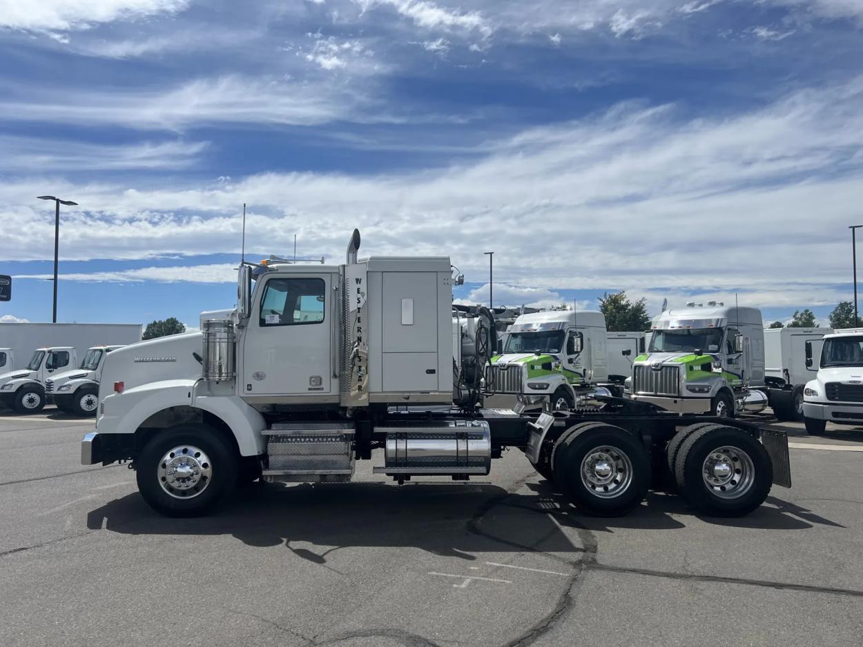 2020 Western Star 4900SA | Photo 9 of 18