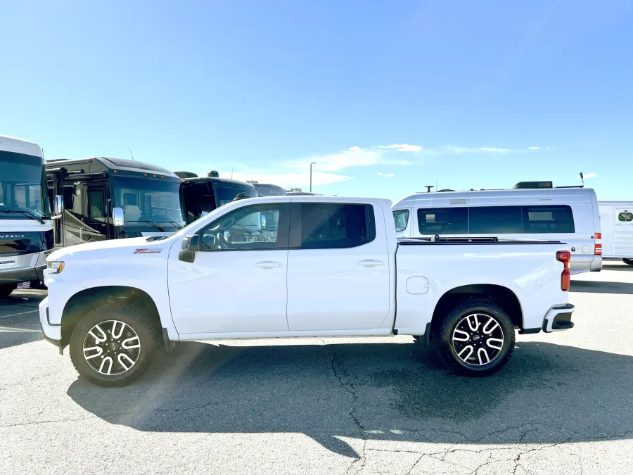 2019 Chevrolet Silverado 1500 | Photo 2 of 20