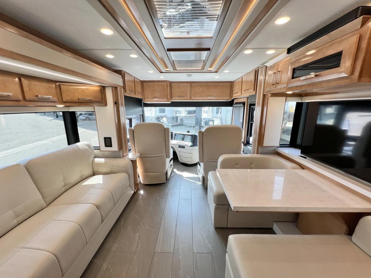 2023 Newmar New Aire 3547 | Photo 3 of 28