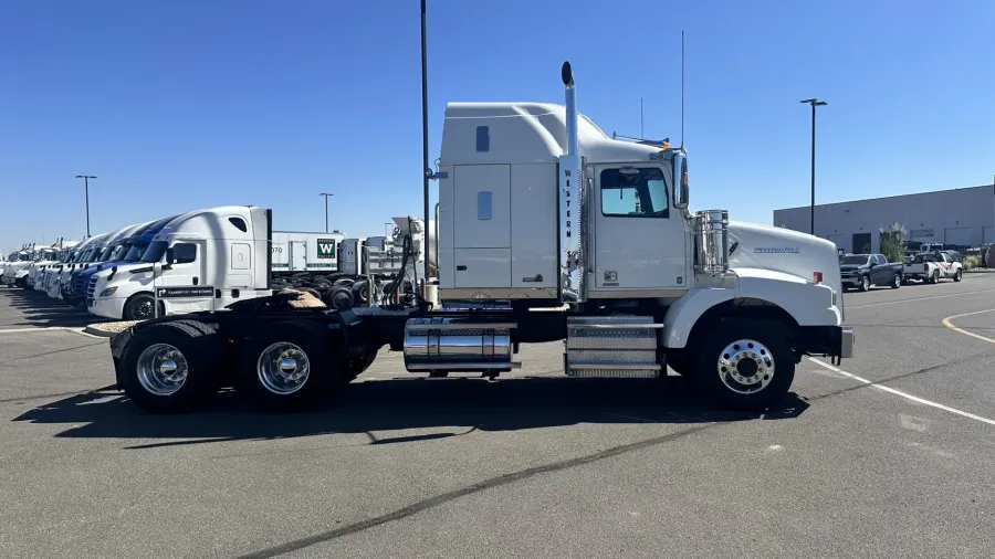 2020 Western Star 4900SA | Photo 4 of 25