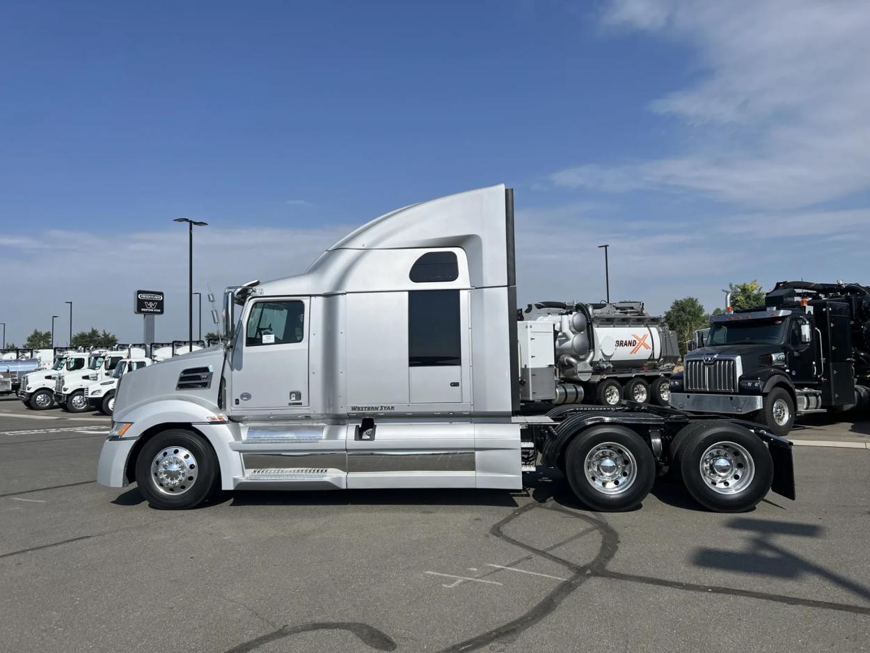 2020 Western Star 5700XE | Photo 8 of 20