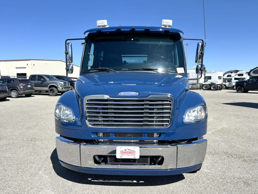 2015 Freightliner M2 106 Sport Chassis | Photo 21 of 21