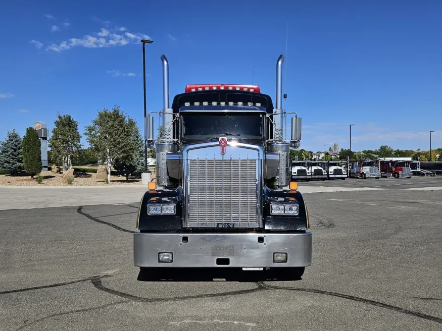 2022 Kenworth W900 | Photo 2 of 43