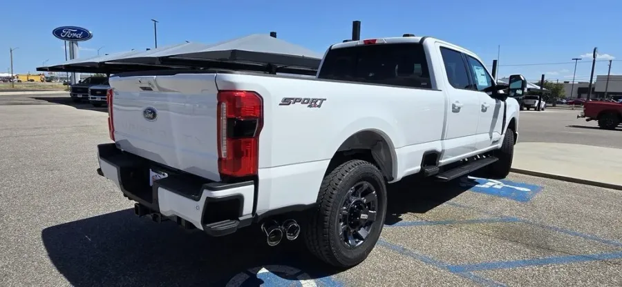 2024 Ford F-250SD | Photo 5 of 33