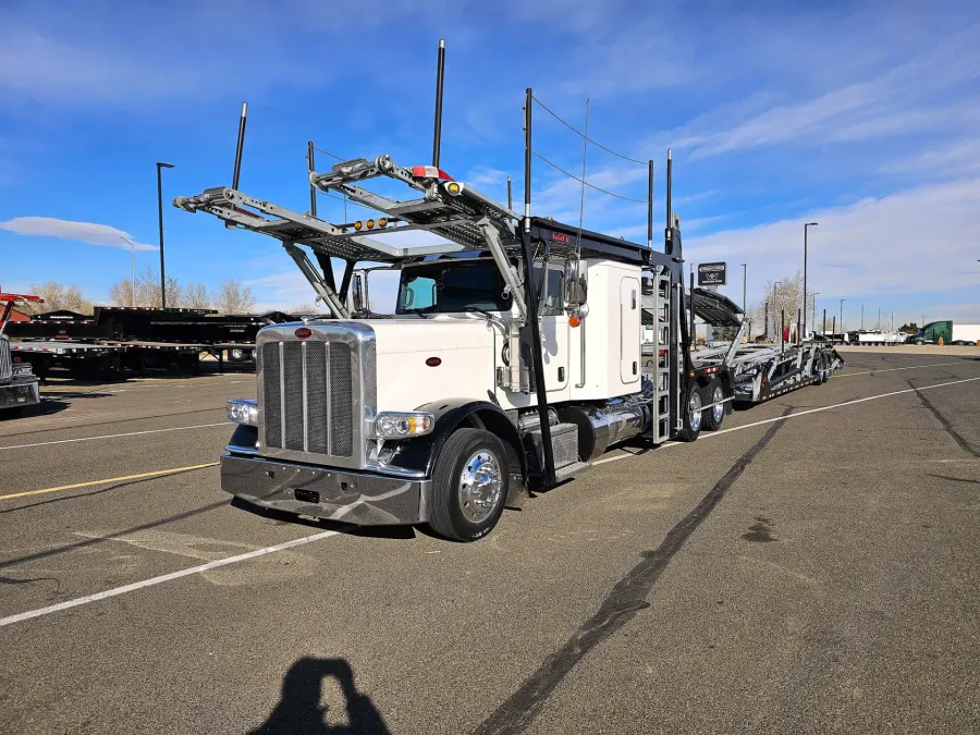 2024 Peterbilt 389 | Photo 1 of 37