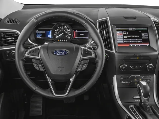 2018 Ford Edge | Photo 3 of 17