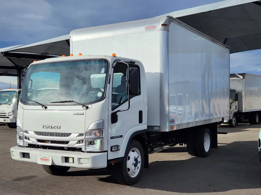 2025 Isuzu NPR-HD GAS 16&#039; BOX VAN | Photo 2 of 9