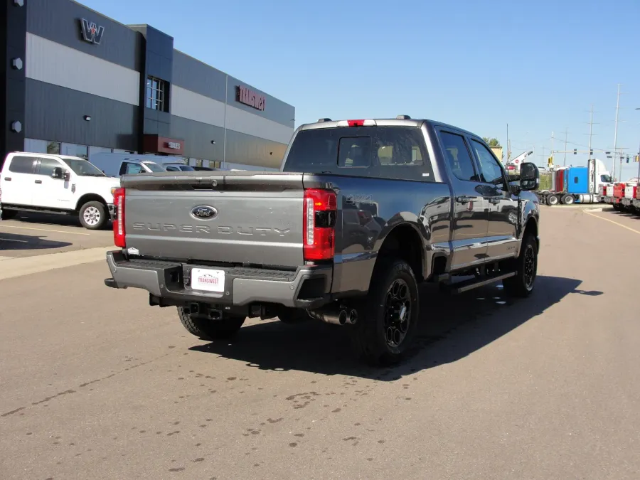 2024 Ford F-350 | Photo 5 of 15