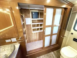 2017 Newmar King Aire 4519 | Thumbnail Photo 19 of 33