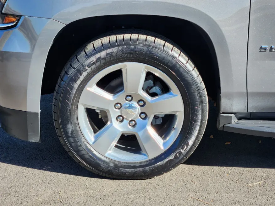 2019 Chevrolet Suburban LT | Photo 24 of 33