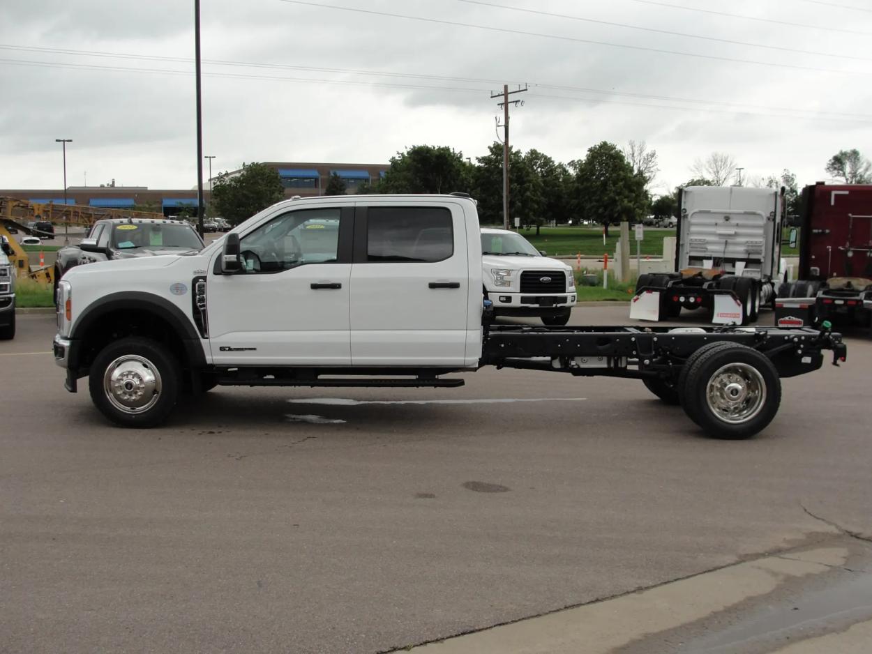 2024 Ford F-550 | Photo 2 of 15