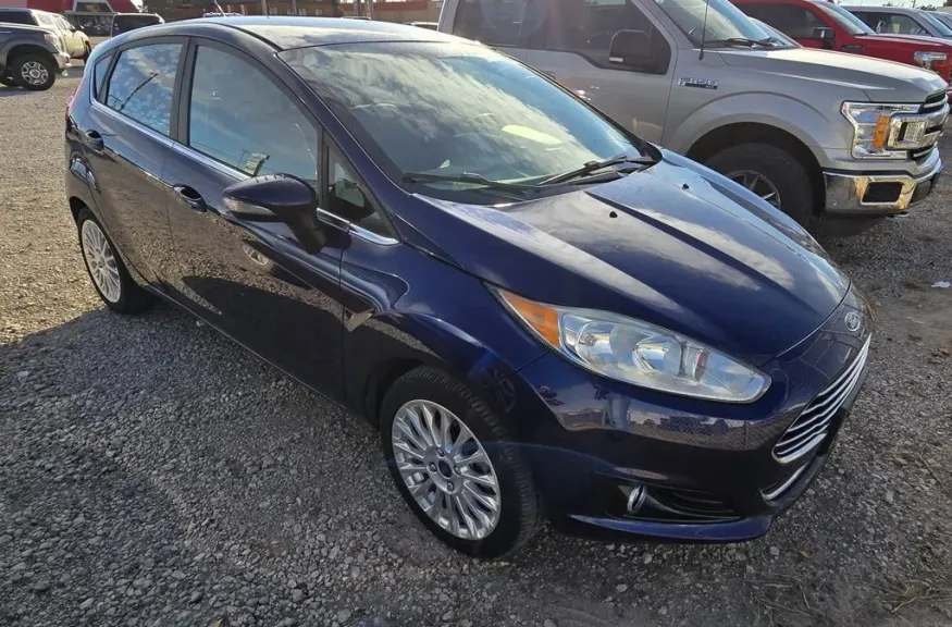 2016 Ford Fiesta | Photo 2 of 3