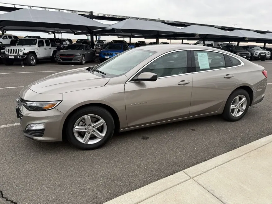 2024 Chevrolet Malibu LT | Photo 3 of 14