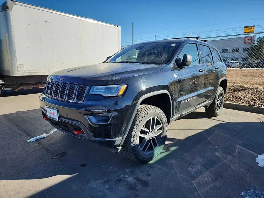 2017 Jeep Grand Cherokee Trailhawk | Photo 2 of 3