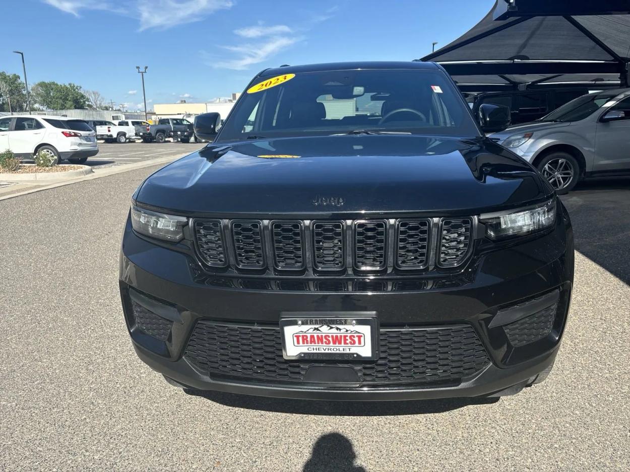 2023 Jeep Grand Cherokee Altitude | Photo 7 of 23