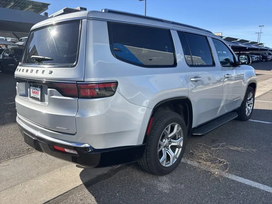 2022 Jeep Wagoneer Series II | Photo 4 of 22