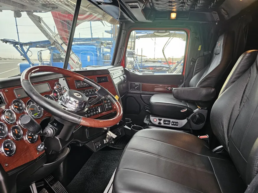 2020 Western Star 4900FA | Photo 16 of 30