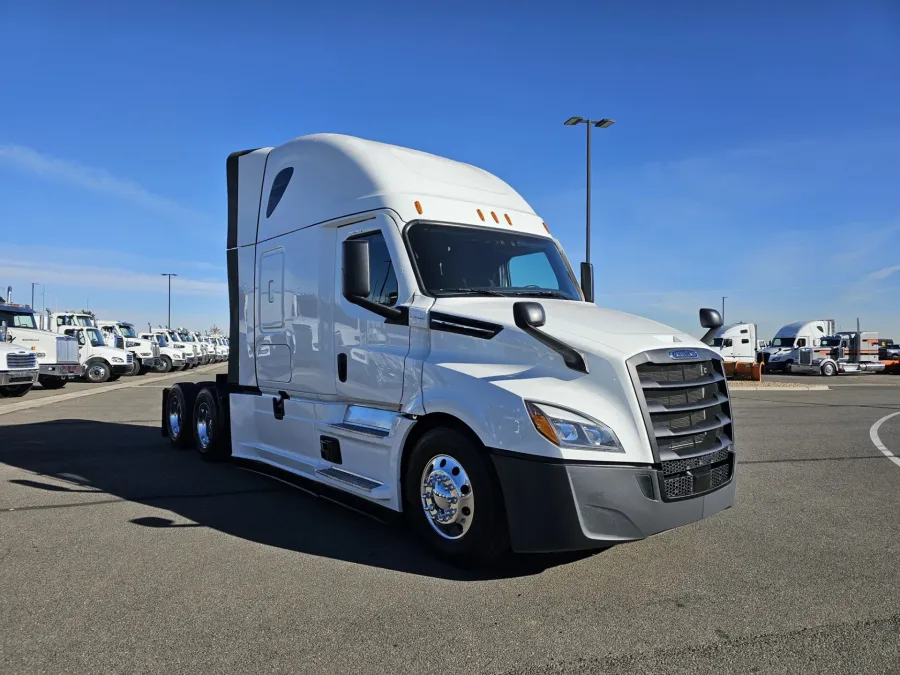 2024 Freightliner Cascadia | Photo 3 of 23