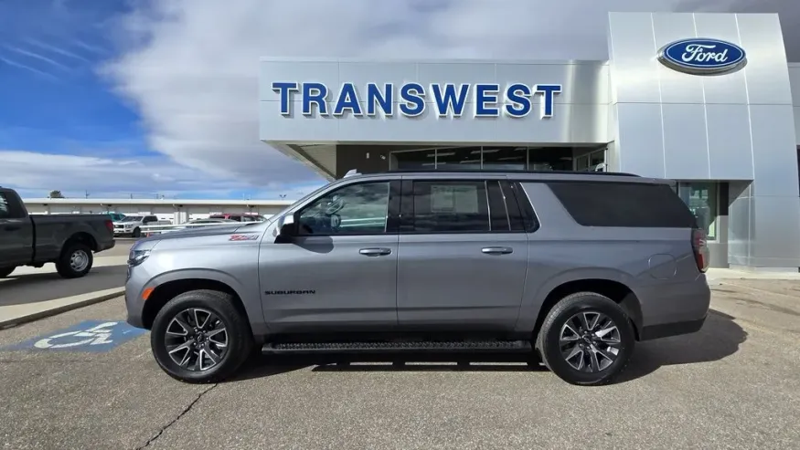 2022 Chevrolet Suburban | Photo 1 of 31