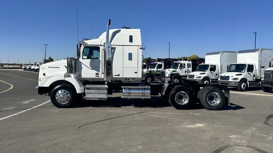 2020 Western Star 4900SA | Photo 8 of 25