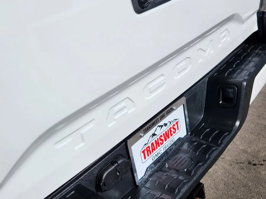 2020 Toyota Tacoma 4WD | Photo 14 of 33