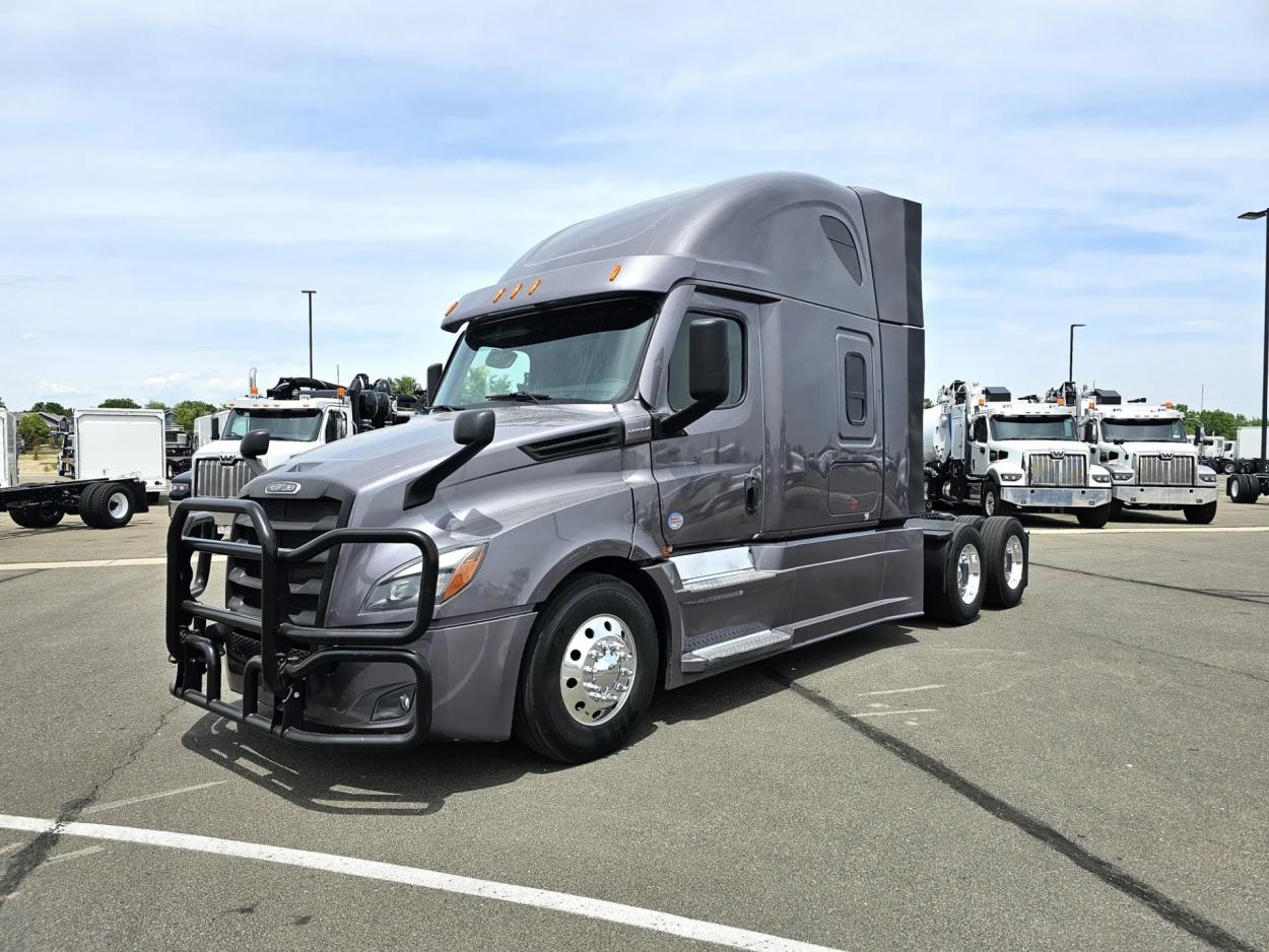 2023 Freightliner Cascadia 126 | Photo 1 of 18