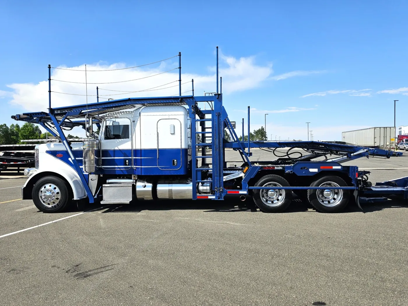 2019 Peterbilt 389 | Photo 3 of 32