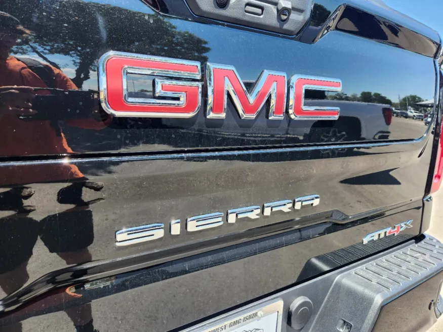 2024 GMC Sierra 1500 AT4X | Photo 13 of 27