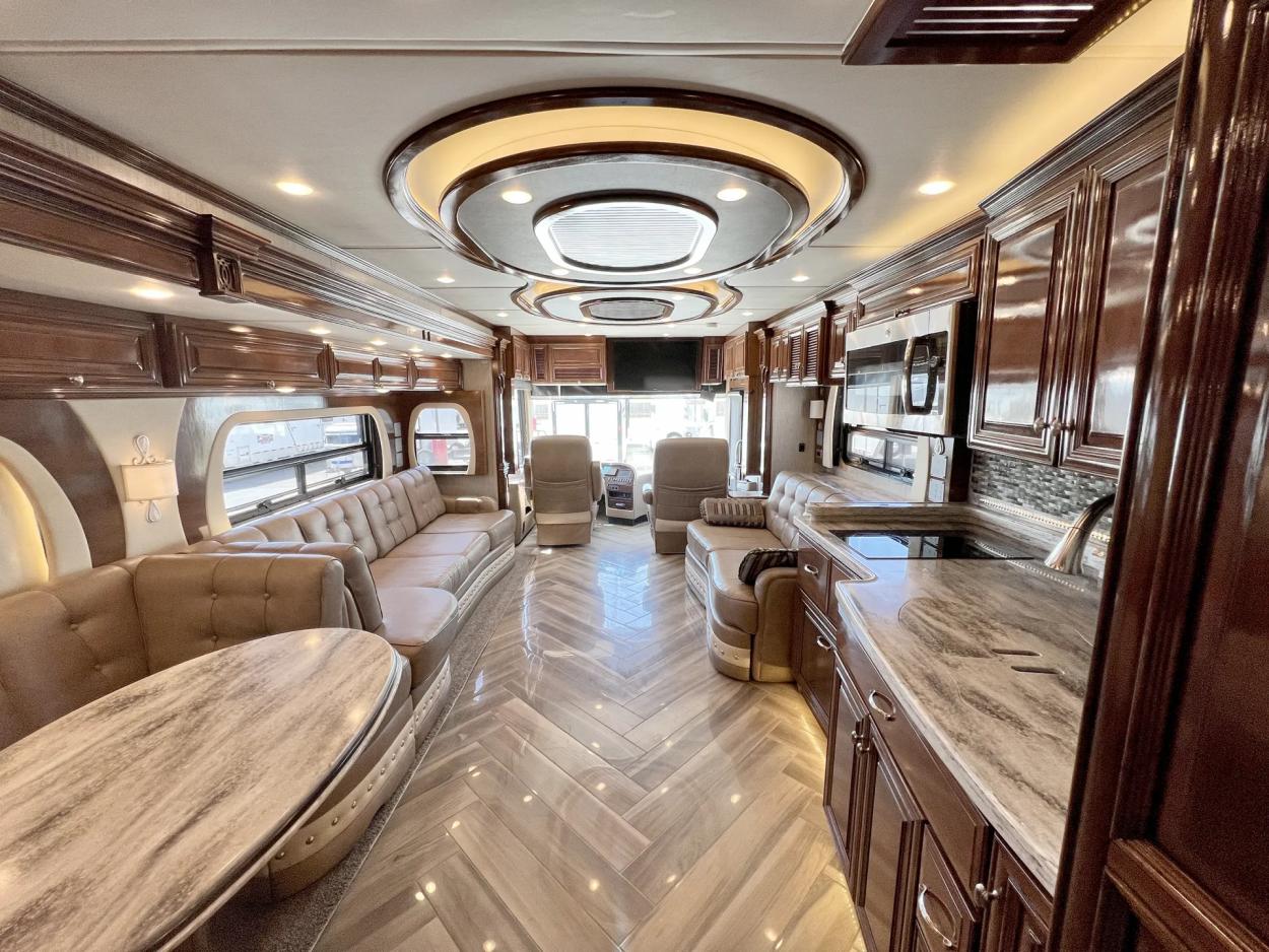 2015 Newmar Essex 4503 | Photo 4 of 29