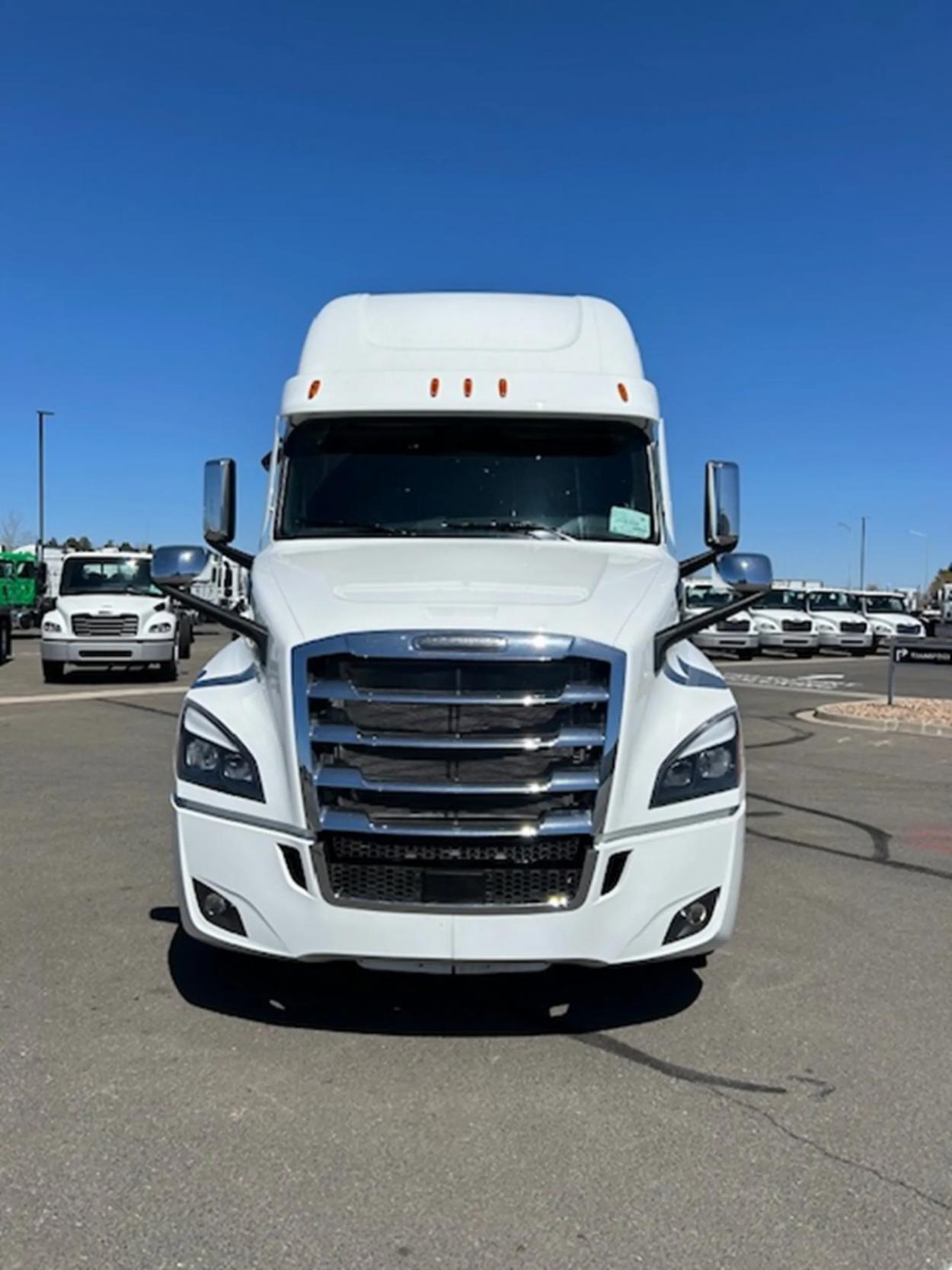 2025 Freightliner Cascadia 126 | Photo 2 of 16