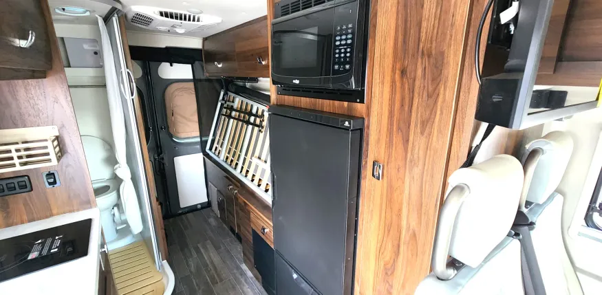 2023 Winnebago Travato 59GL | Photo 7 of 17