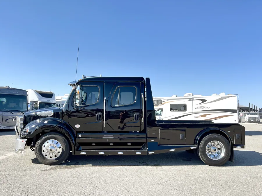 2023 Freightliner M2 112 SUMMIT HAULER | Photo 3 of 23