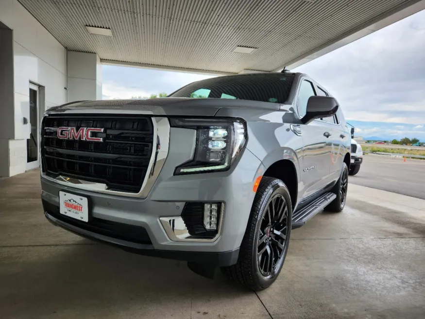 2024 GMC Yukon SLE | Photo 3 of 26