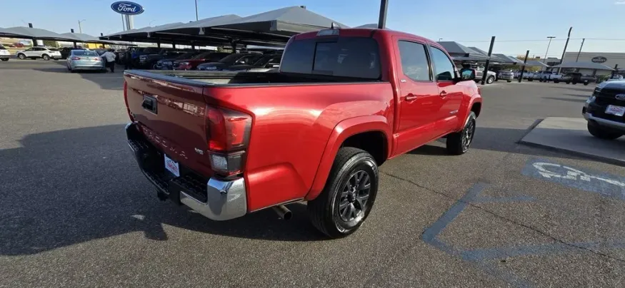 2023 Toyota Tacoma | Photo 5 of 27