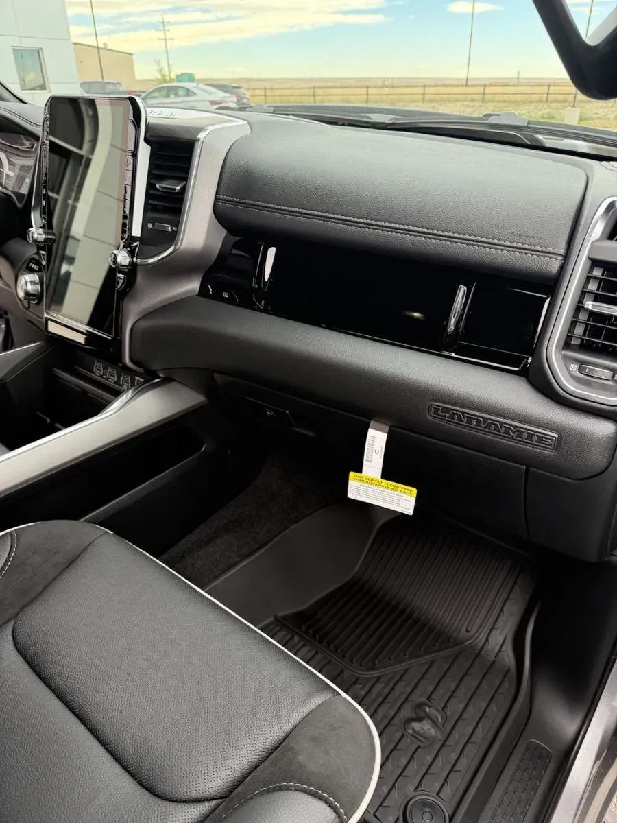 2025 RAM 1500 Laramie | Photo 10 of 15