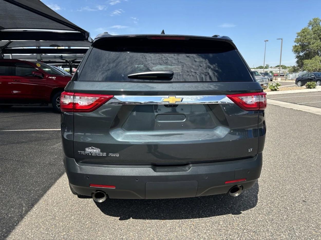 2021 Chevrolet Traverse LT Leather | Photo 3 of 28