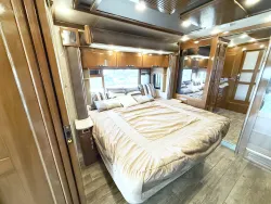 2017 Newmar King Aire 4519 | Thumbnail Photo 14 of 33