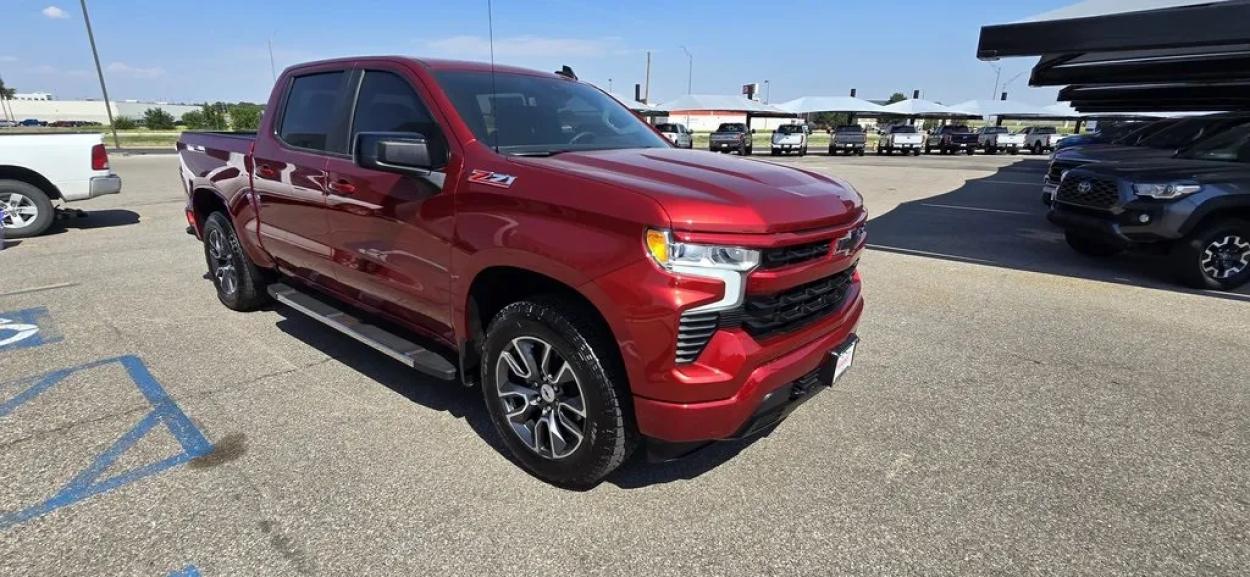 2023 Chevrolet Silverado 1500 | Photo 3 of 30