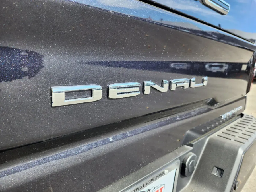 2025 GMC Sierra 3500HD Denali Ultimate | Photo 14 of 32